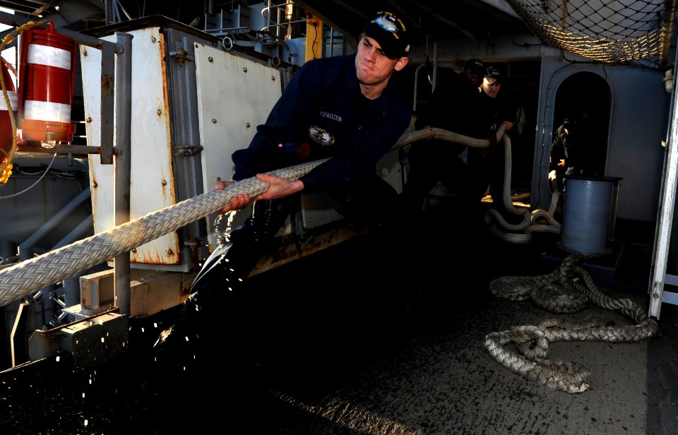 US Navy 110228-N-OY799-089 Sailors assigned to the deck department of the Nimitz-class aircraft carrier USS John C. Stennis (CVN 74) heave in moori
