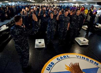 US Navy 110228-N-DR144-144 Capt. Bruce H. Lindsey, commanding officer of the Nimitz-class aircraft carrier USS Carl Vinson (CVN 70), administers th