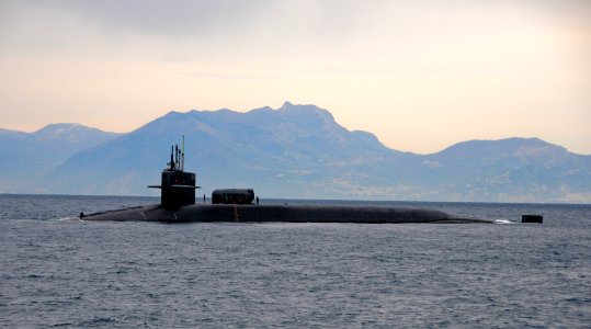 US Navy 110304-N-AQ172-003 USS Florida (SSGN 728) pulls into the Bay of Naples