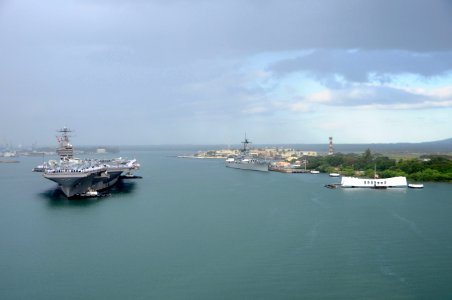 US Navy 110310-N-ZL940-749 The aircraft carrier USS Abraham Lincoln (CVN 72) arrives in Pearl Harbor for a port visit