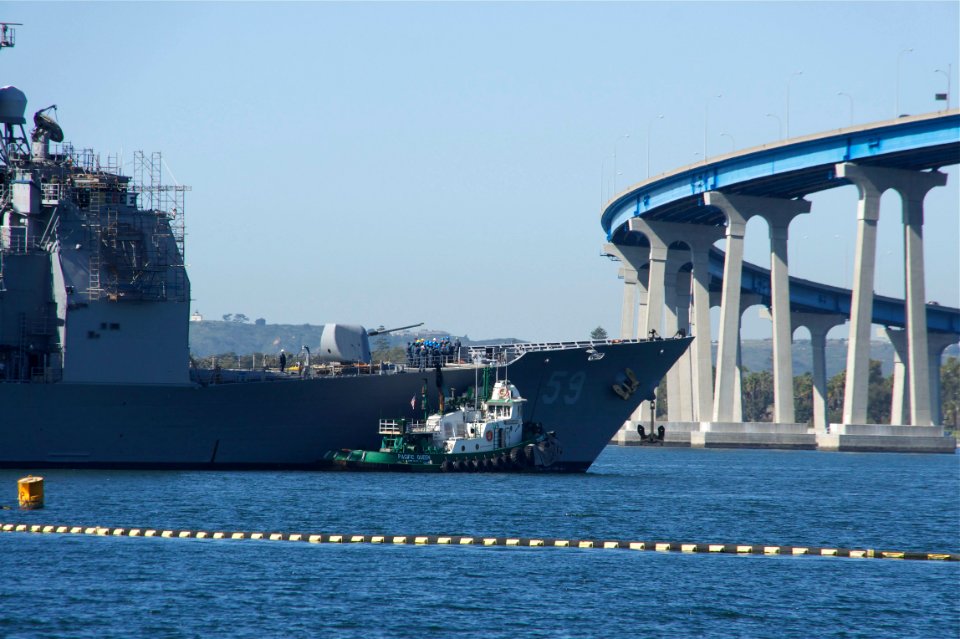 US Navy 110309-N-ZC343-338 Tugboats help the guided-missile cruiser USS Princeton (CG 59) move from Naval Base San Diego to a shipyard for maintena
