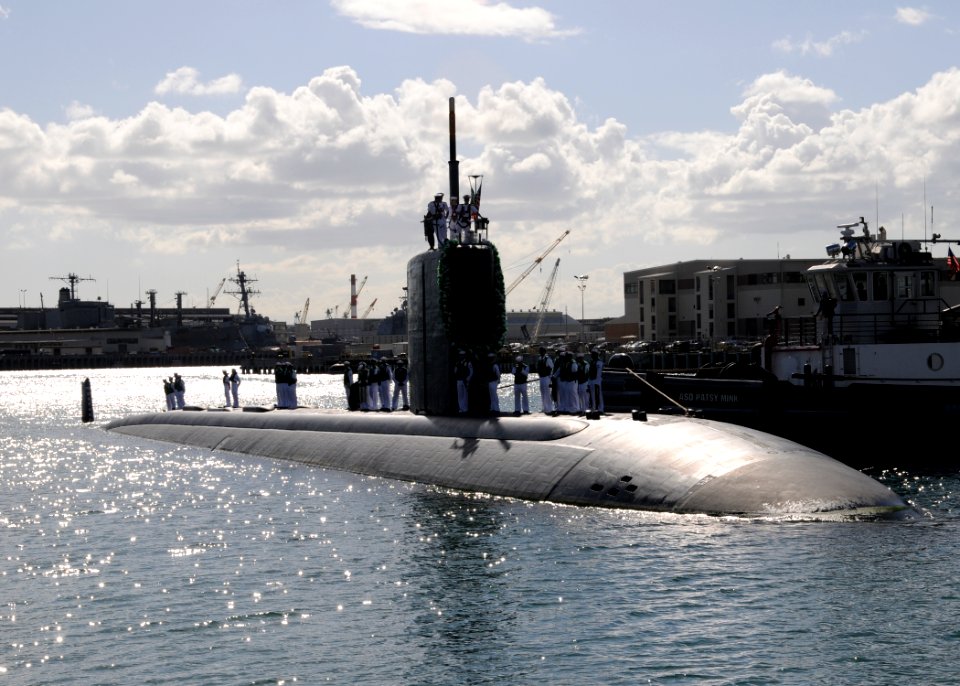 US Navy 110311-N-UK333-029 The Los Angeles-class fast attack submarine USS Greeneville (SSN 772) returns to Joint Base Pearl Harbor-Hickam after a