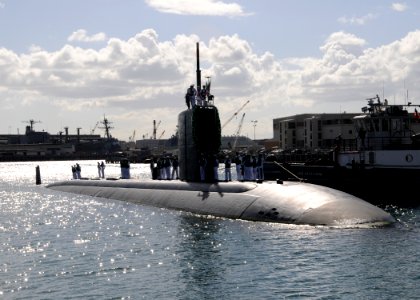 US Navy 110311-N-UK333-029 The Los Angeles-class fast attack submarine USS Greeneville (SSN 772) returns to Joint Base Pearl Harbor-Hickam after a photo