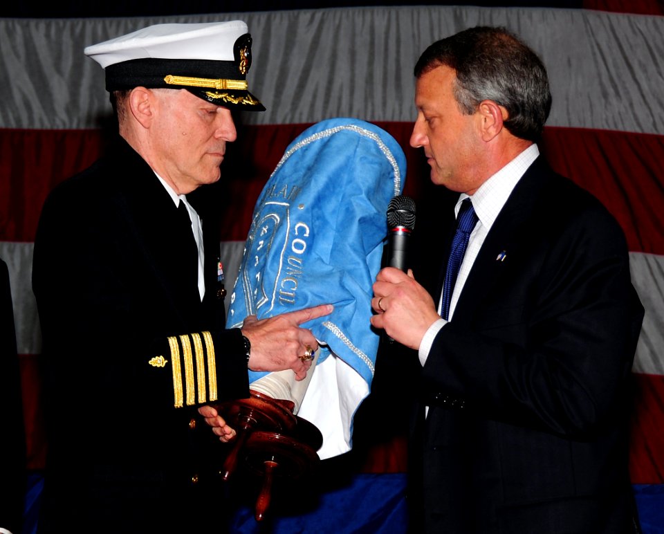 US Navy 110313-N-VQ827-061 Capt. Lee Mandel, senior medical officer aboard the aircraft carrier USS George H.W. Bush (CVN 77)