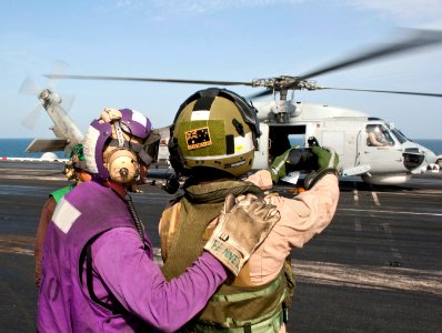 US Navy 110307-N-DR144-294 Aviation Boatswain's Mate (Fuel) 3rd Class Patrick Fennell has his photo taken with a Royal Australian navy aircrewman a