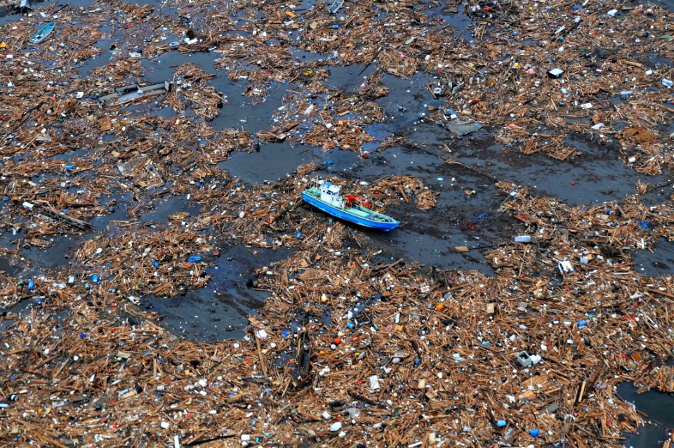 US Navy 110315-N-IC111-592 - Tsunami damage of Rikuzentakata