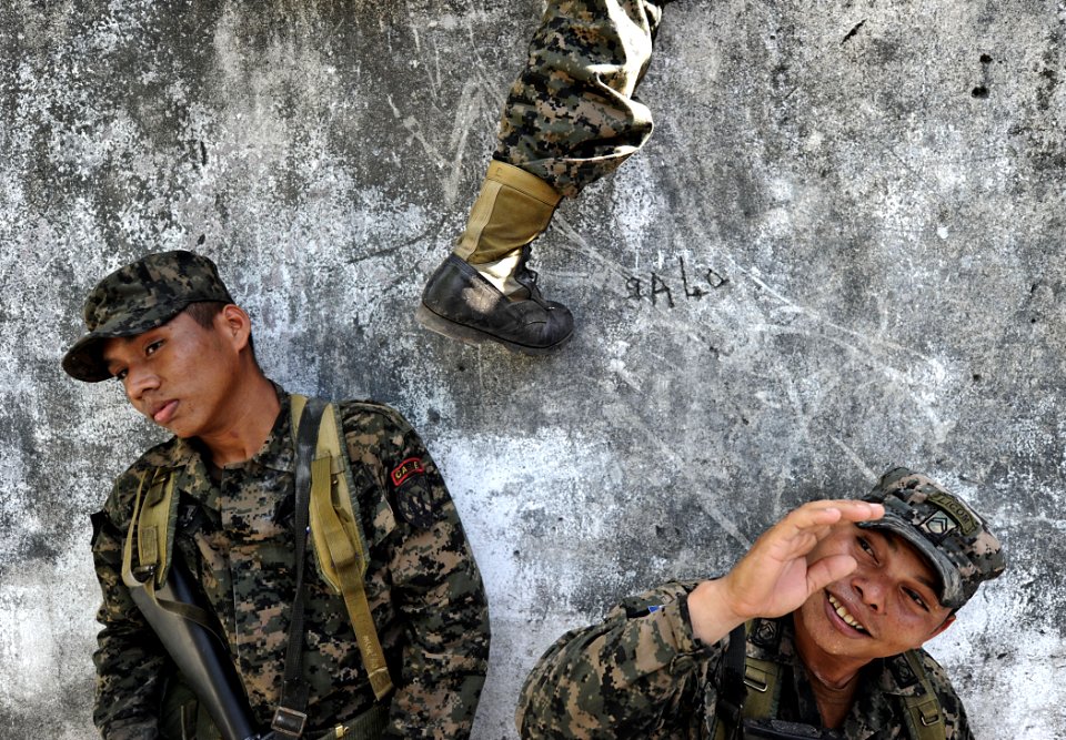 US Navy 110315-N-EC642-250 Honduran soldiers assigned to 11th Honduran Army Battalion perform wall climbing drills during a weeklong subject matter