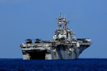 US Navy 110326-N-RC734-221 USS Boxer (LHD 4) transits the Indian Ocean during well deck operations