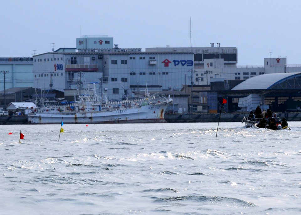 US Navy 110325-N-MU720-109 Sailors survey local waters during a salvage operation