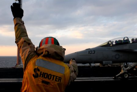 US Navy 110329-N-SB672-161 Lt. Bran Hansen, from Jamestown, N.D., signals to an F-A-18F Super Hornet pilot