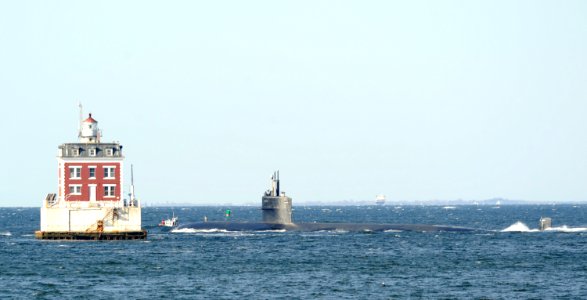 US Navy 110406-N-8467N-005 SS Memphis (SSN 691) passes the Ledge Light lighthouse at the mouth of the Thames River for the final time