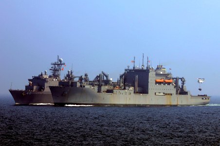 US Navy 110331-N-6692A-081 The Military Sealift Command dry cargo and ammunition ship USNS Richard E. Byrd (T-AKE 4) and the amphibious dock landin