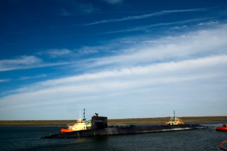 US Navy 110405-N-FG395-006 USS Alaska (SSBN 732) prepares to moor at Naval Submarine Base Kings Bay