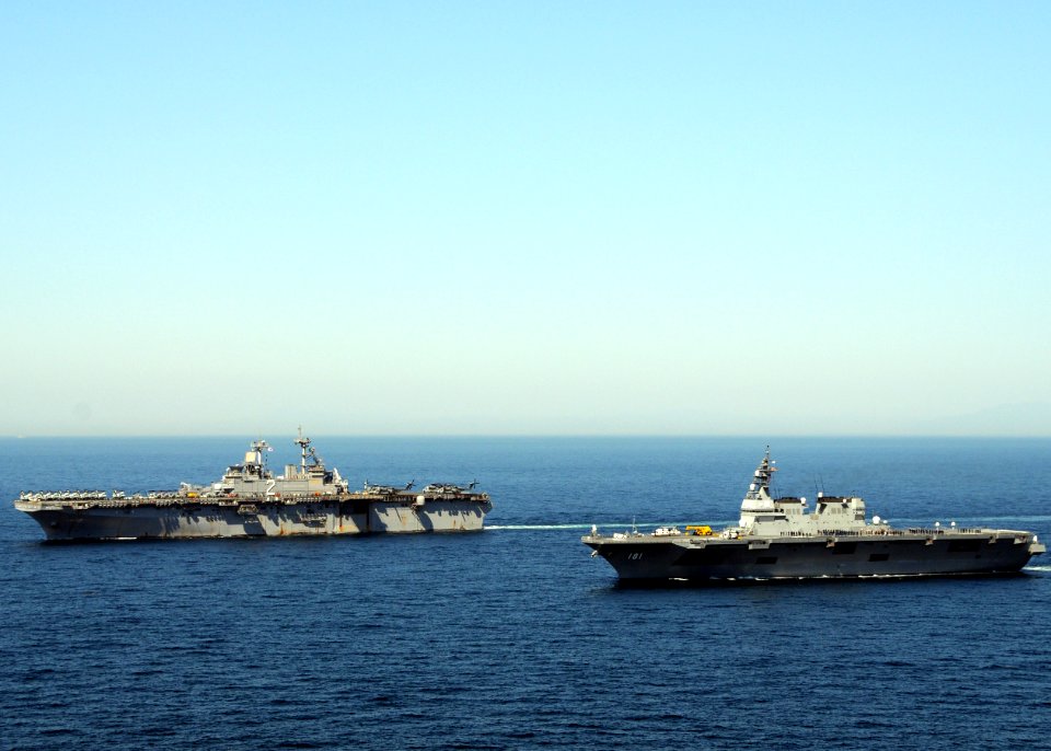US Navy 110406-N-0120A-512 USS Essex (LHD 2) transits in formation with JS Hyuga (DDH 181)