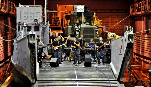 US Navy 110406-O-XX000-007 The U.S. Pacific Fleet Band members perform a concert for the crew members aboard USS Cleveland (LPD 7)