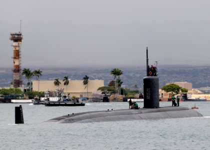 US Navy 110401-N-UK333-105 The Los Angeles-class submarine USS Cheyenne (SSN 773) departs Joint Base Pearl Harbor-Hickam