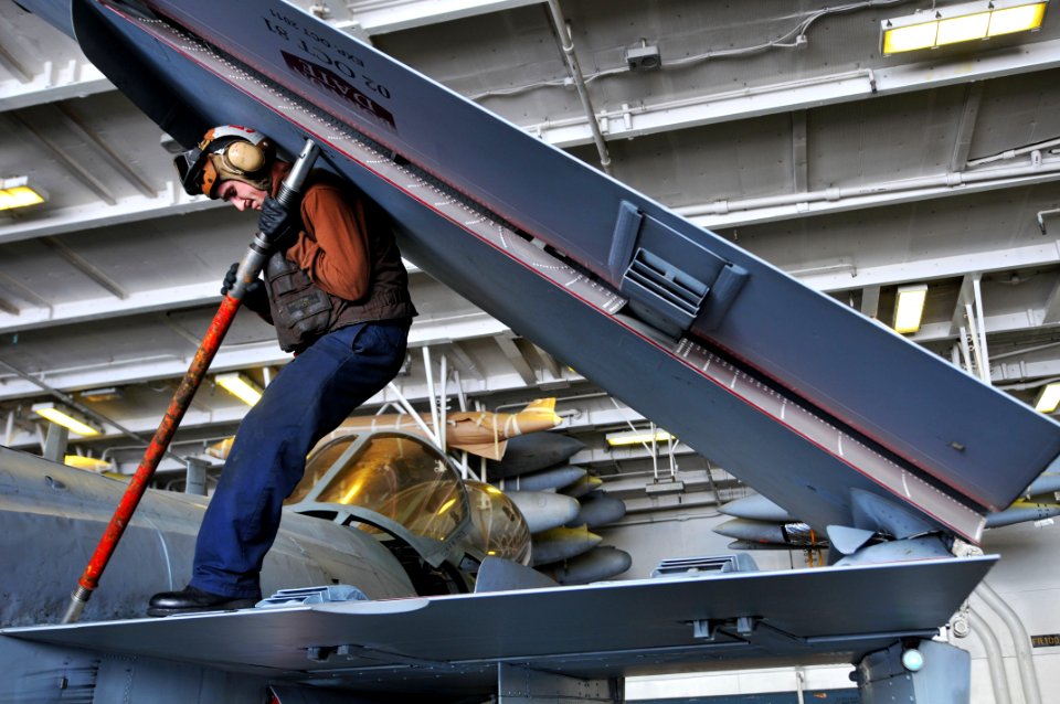 US Navy 110408-N-1004S-142 Aviation Structural Mechanic (Equipment) Airman Alexander Hermann, from Klamath Falls, Ore