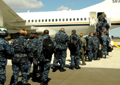 US Navy 110404-N-VA590-105 Sailors board a McDonnell Douglas C-9 Skytrain o return to Naval Air Facility (NAF) Atsugi