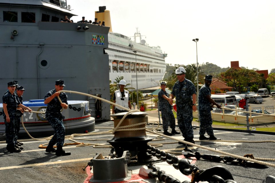US Navy 110405-N-NL541-218 Deck department Sailors aboard the guided-missile frigate USS Boone (FFG 28) use a capstan to take up the slack in a lin