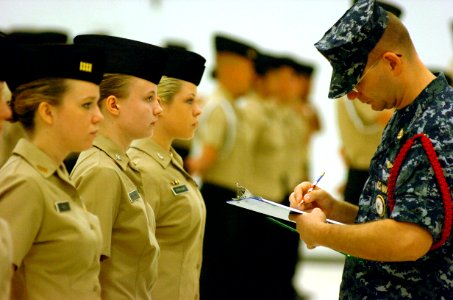 US Navy 110408-N-QP955-009 Senior Chief Aviation Machinist's Mate Jonathan Redfield, assigned to Officer Training Command, grades cadets
