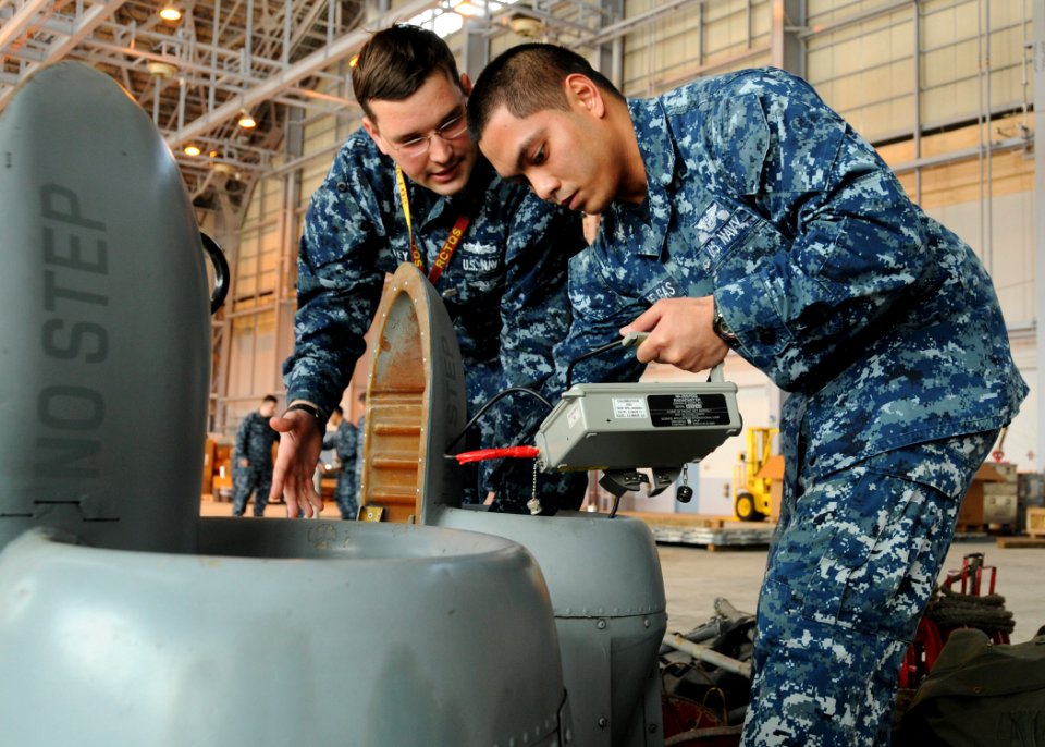 US Navy 110413-N-VA590-062 Sailors use an IM-265 beta-gamma detector