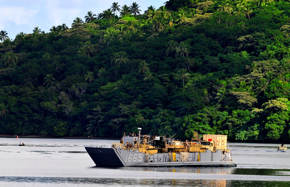 US Navy 110413-N-KB563-111 A landing craft utility (LCU) from the amphibious transport dock ship USS Cleveland (LPD 7) pulls into the main wharf du