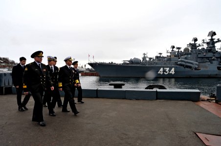 US Navy 110415-N-ZB612-173 Chief of Naval Operations (CNO) Adm. Gary Roughead tours the Russian Northern Fleet