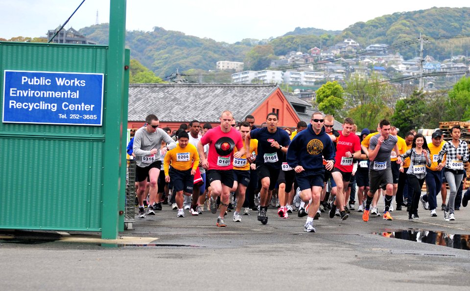US Navy 110422-N-5538K-040 Sailors and civilians taking part in an Earth Day 5-killometer run start from the Environmental Recycling Center at Flee