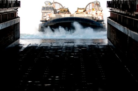 US Navy 110423-N-RC734-002 Landing Craft Air Cushion (LCAC) 90, assigned to assault craft unit (ACU) 5, approaches the well deck of the amphibious photo
