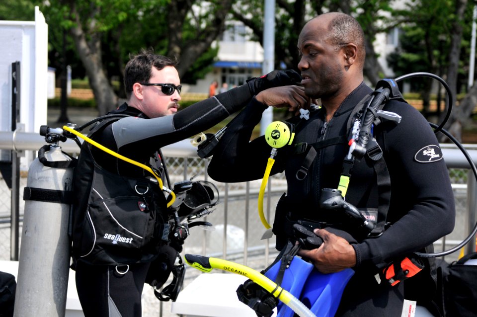 US Navy 110430-N-MU720-029 A Sailor checks a Soldier's gear before an Earth Day dive