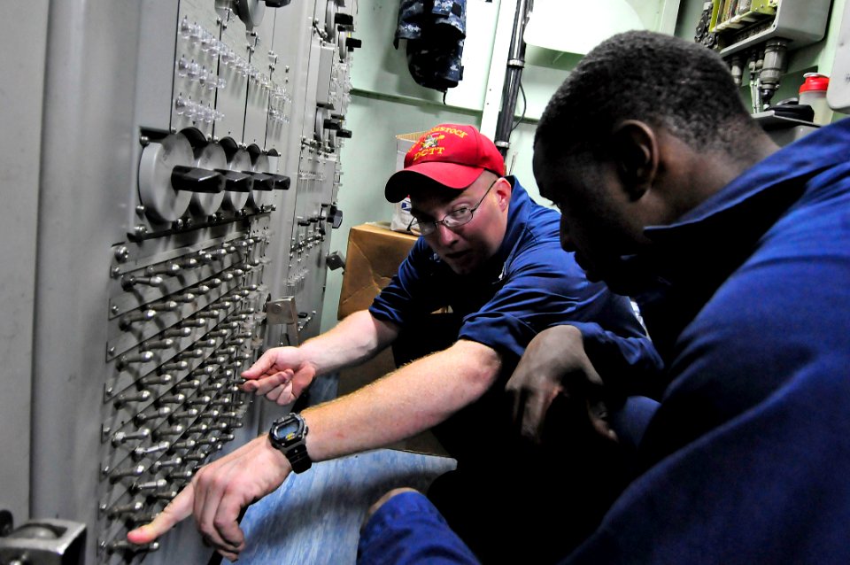 US Navy 110429-N-RC734-027 Interior Communications Electrician 2nd Class Zachariah Deaver, left, trains Electrician's Mate Fireman Jermichael McDuf