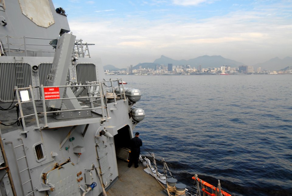 US Navy 110502-N-ZI300-075 The guided-missile destroyer USS Nitze (DDG 94) passes by Rio de Janeiro after spending six days participating in events