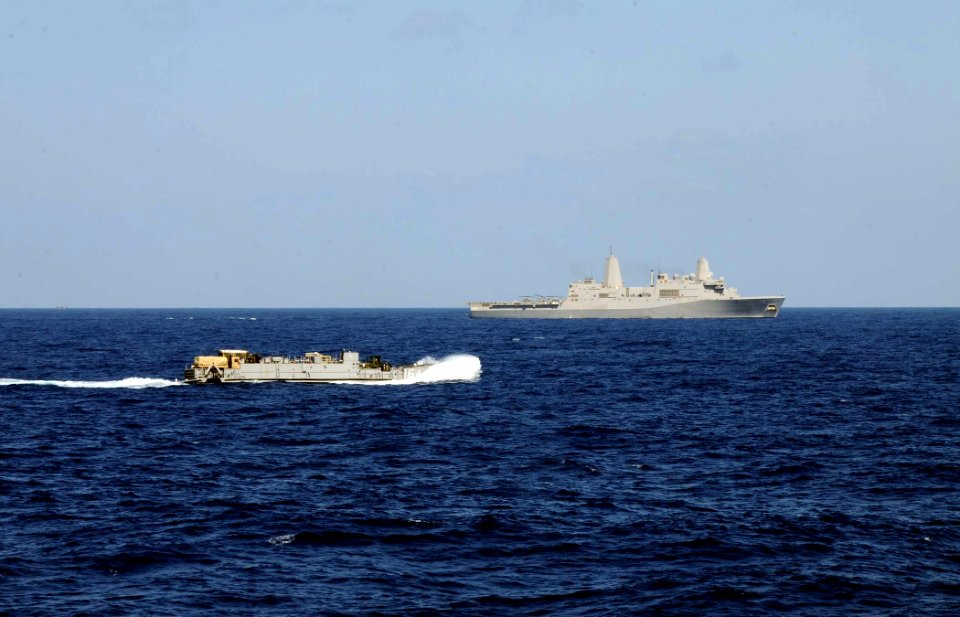 US Navy 110507-N-7508R-028 A landing craft utility transits toward USS Mesa Verde (LPD 19) during amphibious proficiency training
