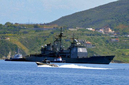 US Navy 110508-N-M0201-007 The guided-missile cruiser USS Monterey (CG 61) arrives for a routine port visit