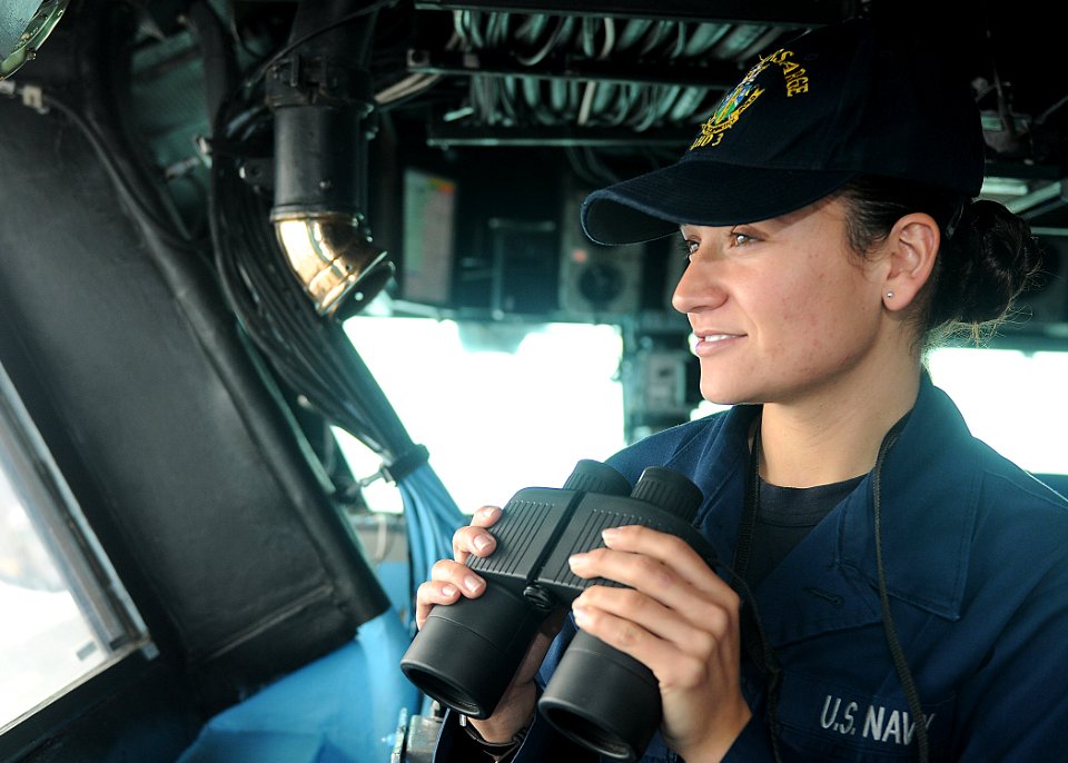 US Navy 110506-N-2908M-014 Boatswain's Mate Seaman Tabatha Almander scans the horizon for contacts while standing watch on the bridge of the amphib