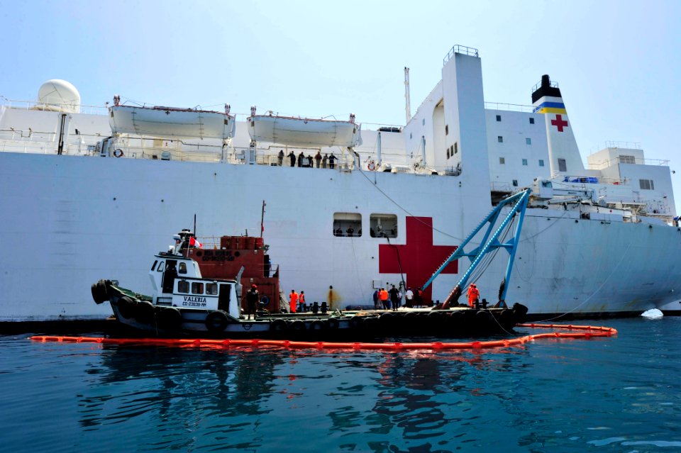 US Navy 110511-F-NJ219-047 USNS Comfort (T-AH 20) receives JP-5 jet fuel from a Peruvian barge before departing to Ecuador in support of Continuing