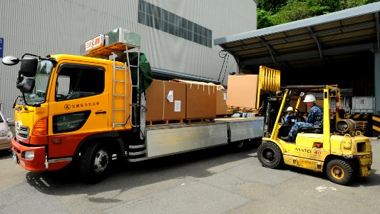 US Navy 110510-N-6720T-004 Logistics Specialist 1st Class Joey Bean, assigned to the aircraft carrier USS George Washington (CVN 73), moves boxes o