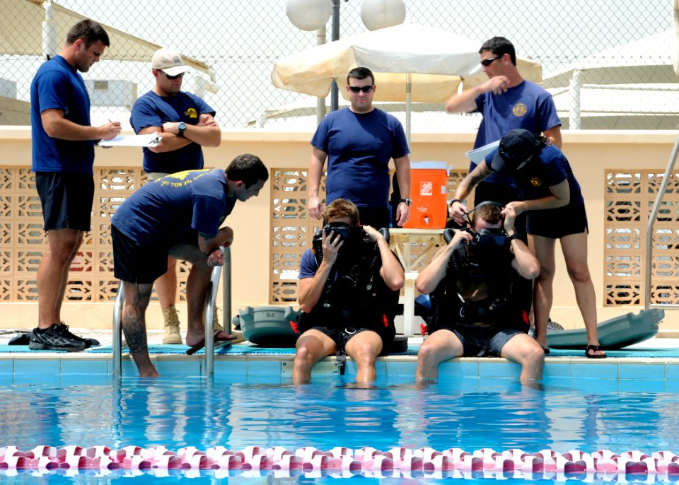 US Navy 110511-N-TY225-146 Explosive ordnance disposal technicians and Navy divers assigned to Commander, Task Group 56.1 train using the MK-16 clo
