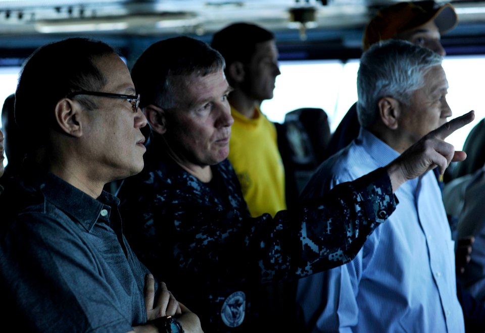 US Navy 110514-N-DR144-124 Capt. Bruce H. Lindsey, commanding officer of the aircraft carrier USS Carl Vinson (CVN 70), discusses flight operations