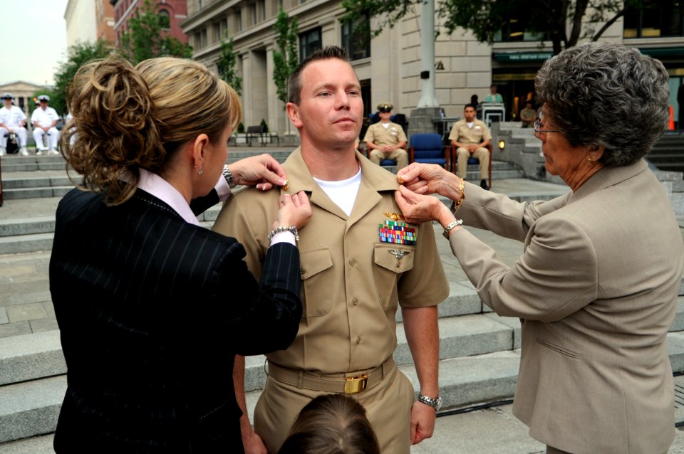 US Navy 110519-N-AD372-474 Aviation Warfare Systems (Mechanic) 1st Class James Henson, Navy Reserve Sailor of the Year, receives his chief's anchor