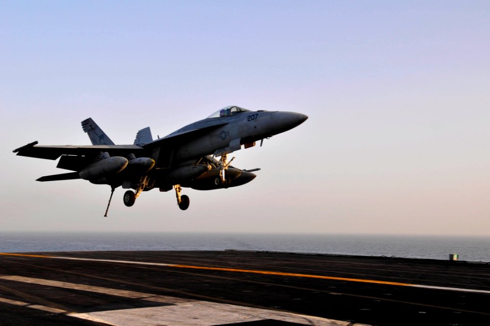 US Navy 110519-N-DM338-422 An F-A-18E Super Hornet assigned to the Argonauts of Strike Fighter Squadron (VFA) 147 prepares to make an arrested land