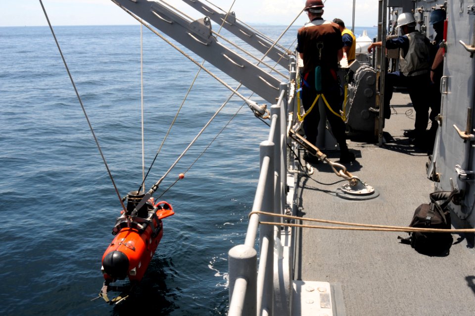 US Navy 110520-N-SP676-120 Sailors aboard the mine countermeasures ship USS Avenger (MCM 1) lower a mine neutralization vehicle into the water