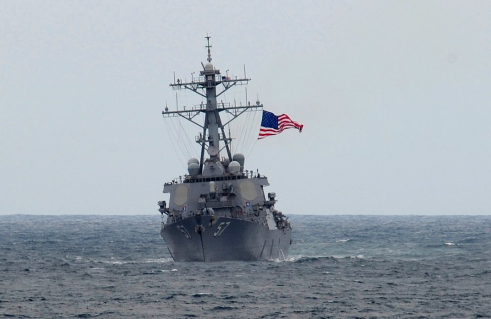 US Navy 110520-N-TB177-009 USS Mitscher (DDG 57) transits through the Atlantic Ocean