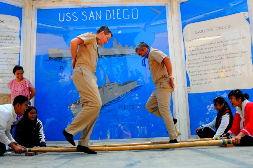 US Navy 110520-N-PB383-002 Cmdr. Brian Schorn, left, executive officer of Fleet and Industrial Supply Center San Diego, and Cmdr. David Garcia, exe