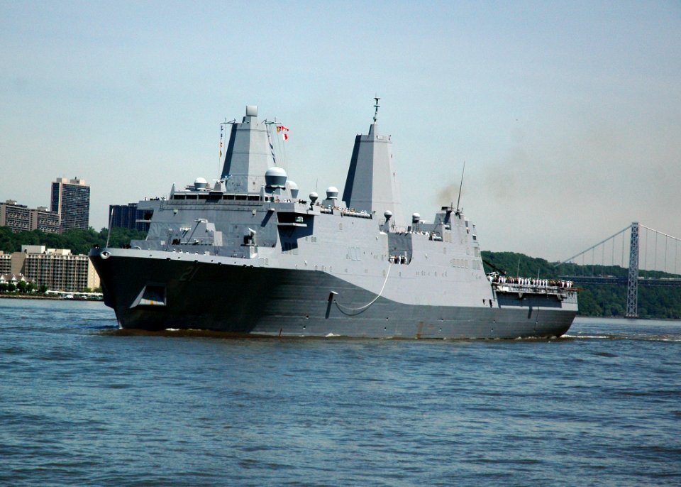 US Navy 110525-N-JP566-221 The amphibious transport dock ship USS New York (LPD 21) participates in the Parade of Ships during Fleet Week 2011 para