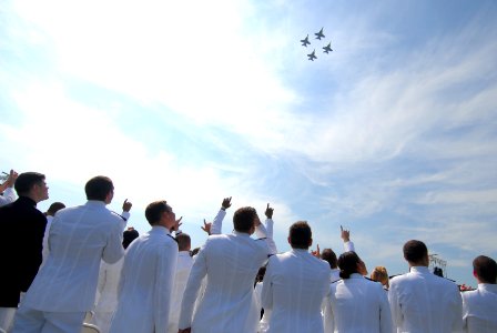 US Navy 110527-N-OA833-005 Midshipmen watch a flyover from the Pukin' Dogs of Strike Fighter Squadron (VFA) 143 during to the U.S. Naval Academy Cl photo