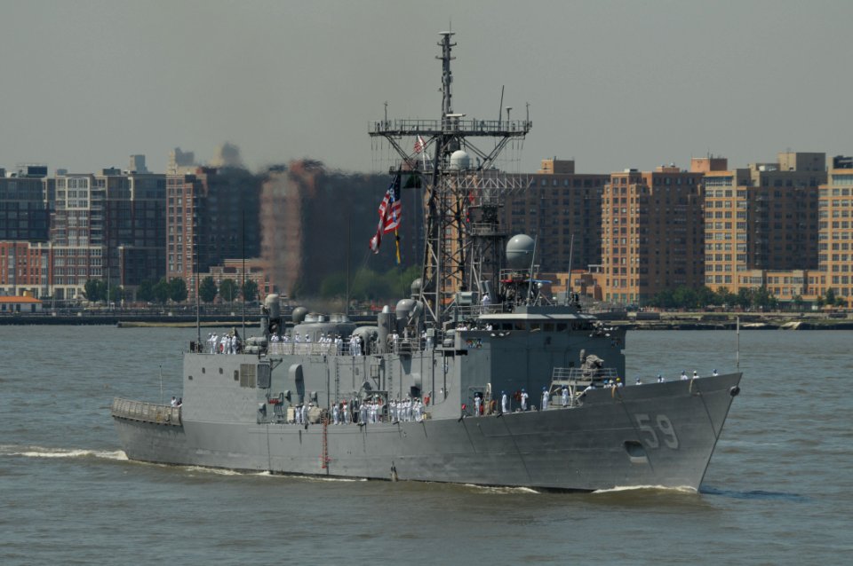 US Navy 110525-N-PS473-068 USS Kauffman (FFG 59) transits the Hudson River during Fleet Week 2011 parade of ships