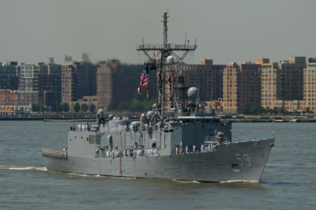 US Navy 110525-N-PS473-068 USS Kauffman (FFG 59) transits the Hudson River during Fleet Week 2011 parade of ships