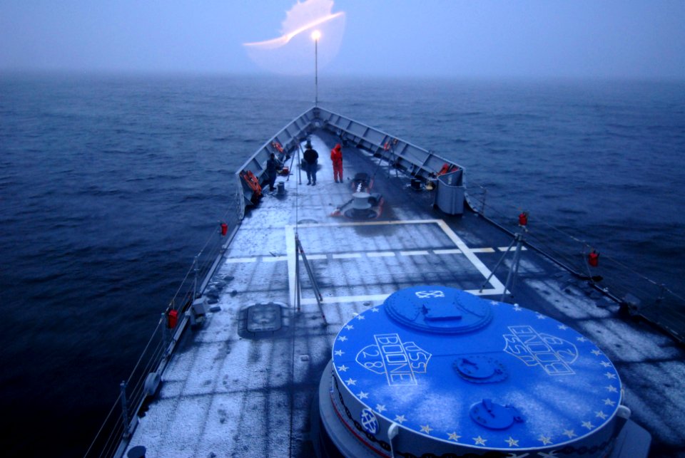 US Navy 110522-N-ZI300-050 The guided-missile frigate USS Boone (FFG 28) anchors outside Punta Arenas, Chile, during a heavy storm preventing the s