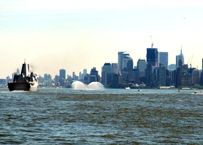 US Navy 110525-N-JP566-142 The amphibious transport dock ship USS New York (LPD 21) participates in the Parade of Ships during Fleet Week 2011 para